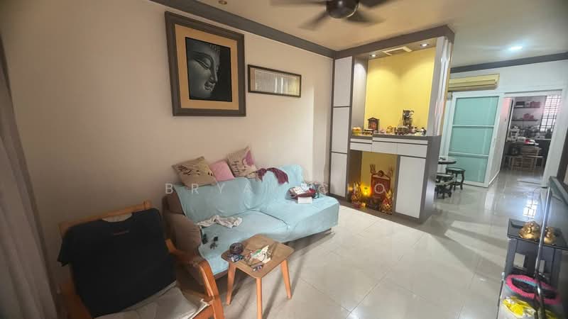 Rumah Teres 1 Tingkat untuk Dijual di Taman Lestari Putra (Seri Kembangan) - Bryan Cho - Living Room - PropertyGuru.com.my