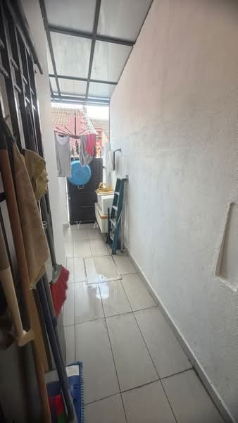 Rumah Teres 1 Tingkat untuk Dijual di Taman Lestari Putra (Seri Kembangan) - Bryan Cho - Exterior - PropertyGuru.com.my
