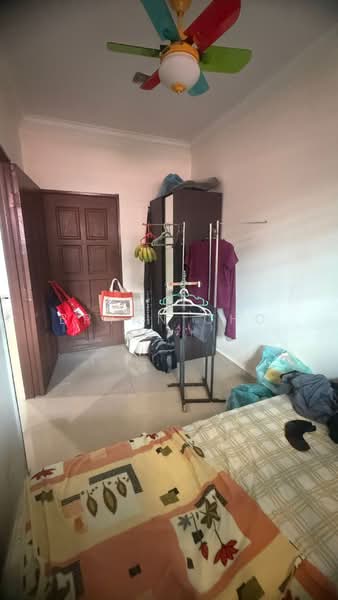 Rumah Teres 1 Tingkat untuk Dijual di Taman Lestari Putra (Seri Kembangan) - Bryan Cho - Bedroom - PropertyGuru.com.my