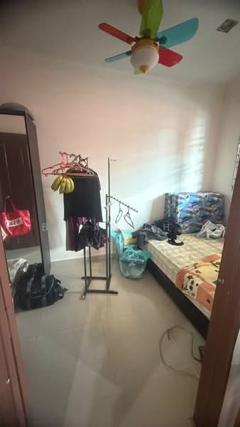 Rumah Teres 1 Tingkat untuk Dijual di Taman Lestari Putra (Seri Kembangan) - Bryan Cho - Bedroom - PropertyGuru.com.my