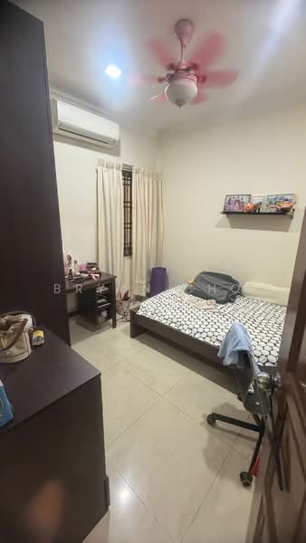 Rumah Teres 1 Tingkat untuk Dijual di Taman Lestari Putra (Seri Kembangan) - Bryan Cho - Bedroom - PropertyGuru.com.my