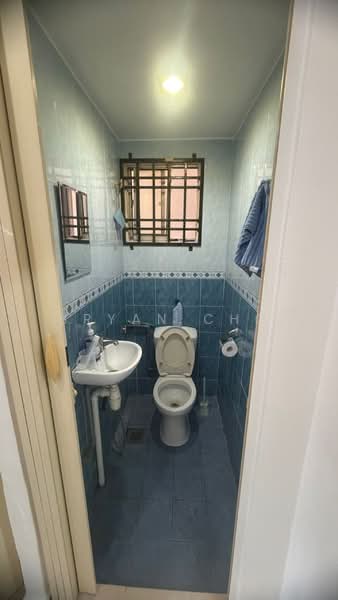 Rumah Teres 1 Tingkat untuk Dijual di Taman Lestari Putra (Seri Kembangan) - Bryan Cho - Bathroom - PropertyGuru.com.my