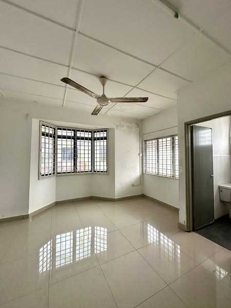 Rumah Teres 2 Tingkat untuk Disewa di Permas Jaya (Johor) - Wendy Wong - Living Room - PropertyGuru.com.my