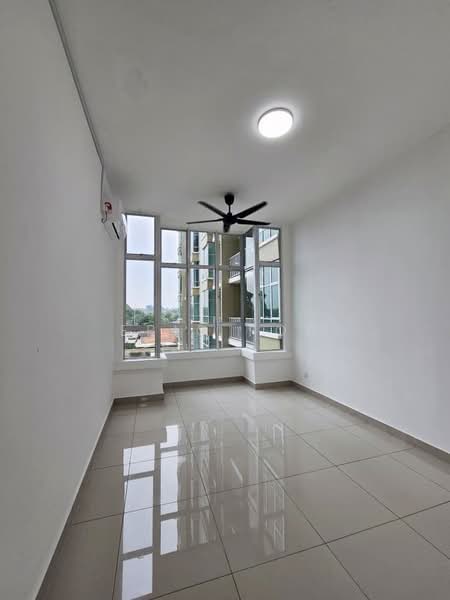 Pangsapuri untuk Disewa di Seri Molek Perdana - Eric Foo - Living Room - PropertyGuru.com.my