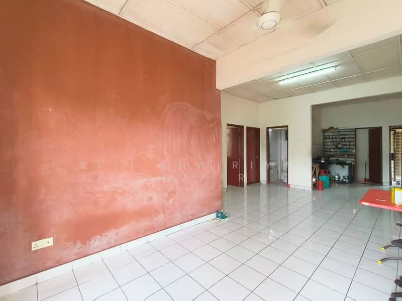 Pangsapuri untuk Dijual di Pangsapuri Merak - SITI KHAIRIYAH JAAFAR - Living Room - PropertyGuru.com.my