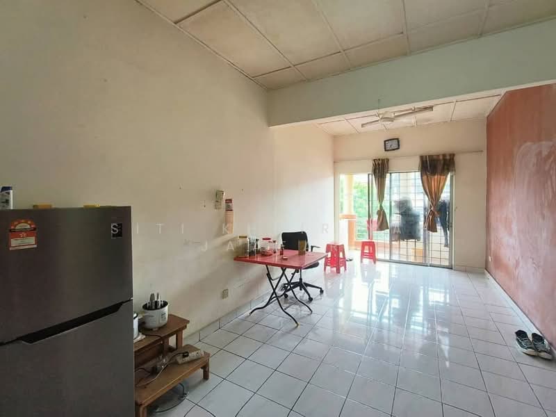 Pangsapuri untuk Dijual di Pangsapuri Merak - SITI KHAIRIYAH JAAFAR - Living Room - PropertyGuru.com.my