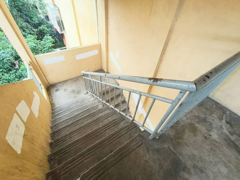 Pangsapuri untuk Dijual di Pangsapuri Merak - SITI KHAIRIYAH JAAFAR - Corridor - PropertyGuru.com.my