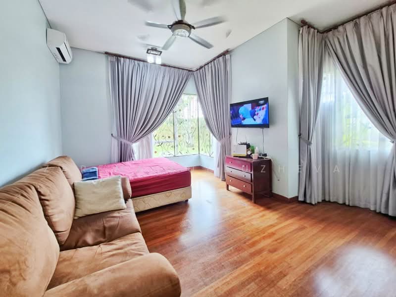 Twin Villa for Sale in Shah Alam (Selangor) - Zarema Kulbuzheva - Living Room - PropertyGuru.com.my
