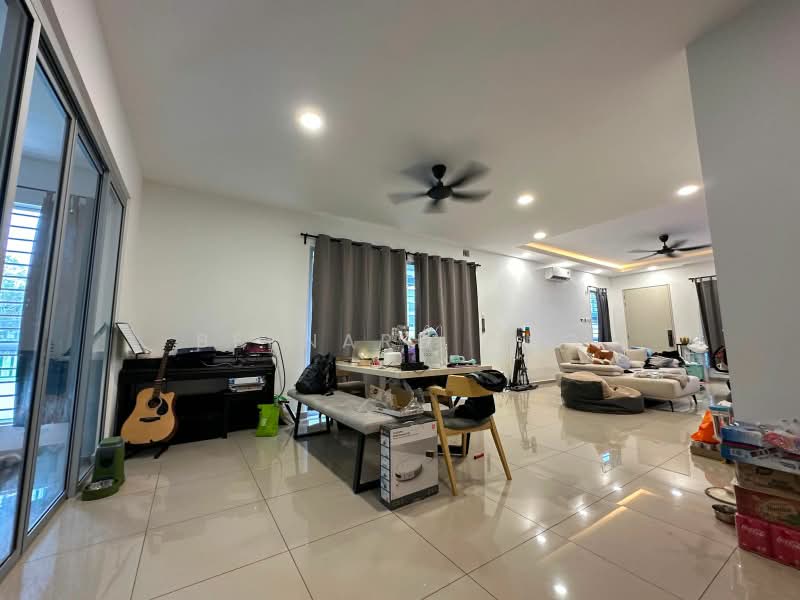 Rumah Teres 2 Tingkat untuk Dijual di Bandar Tasik Puteri (Rawang) - Bernard Ong - Living Room - PropertyGuru.com.my