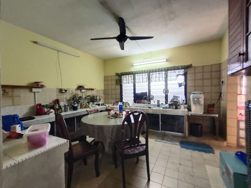 Rumah Banglo untuk Dijual di Seksyen 11 (Shah Alam) - SITI KHAIRIYAH JAAFAR - Kitchen - PropertyGuru.com.my