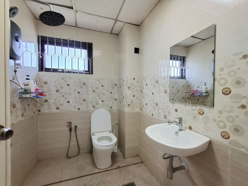 Rumah Banglo untuk Dijual di Seksyen 11 (Shah Alam) - SITI KHAIRIYAH JAAFAR - Bathroom - PropertyGuru.com.my