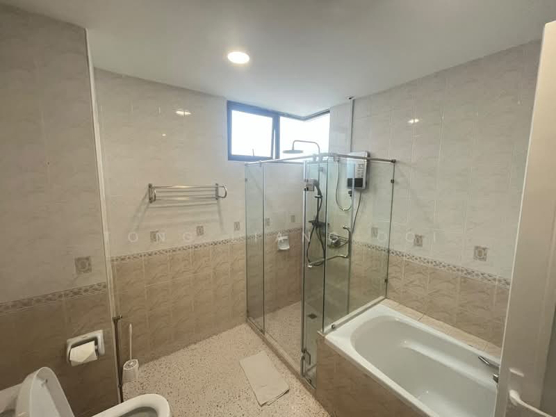 Kondominium untuk Disewa di Sri Pangkor Condominium - Tong Liang Ooi - Bathroom - PropertyGuru.com.my