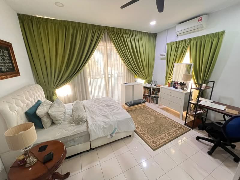 2-storey Terraced House for Sale in Taman Desa Mas (Rawang) - SK Luk - Bedroom - PropertyGuru.com.my