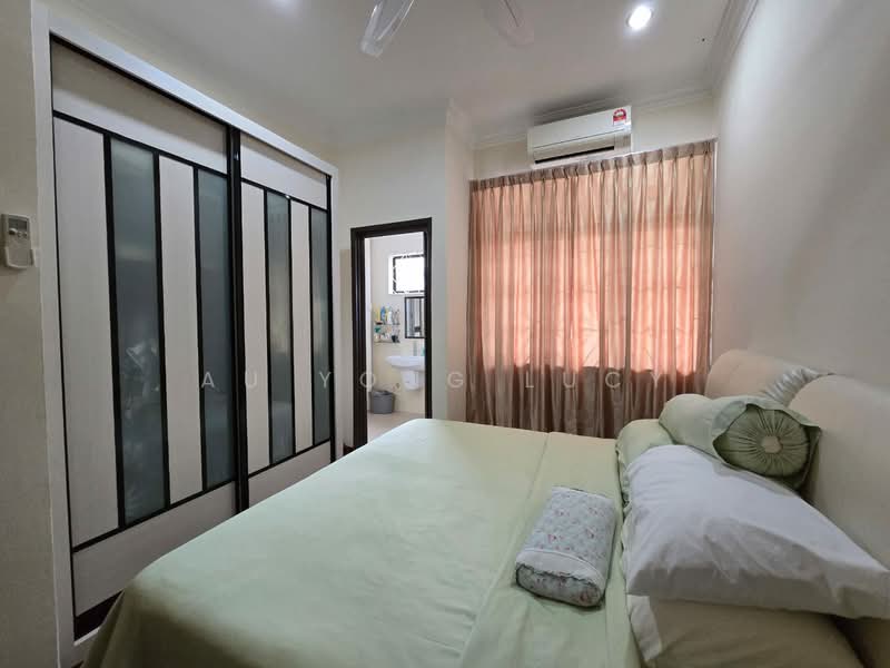 Rumah Teres 2 Tingkat untuk Dijual di Taman Johor Jaya (Johor Bahru) - Au Yong Lucy - Bedroom - PropertyGuru.com.my