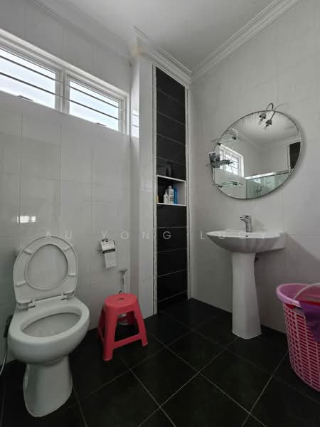 Rumah Teres 2 Tingkat untuk Dijual di Taman Johor Jaya (Johor Bahru) - Au Yong Lucy - Bathroom - PropertyGuru.com.my