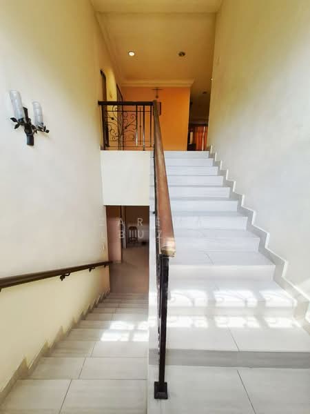 Rumah Banglo untuk Dijual di Seksyen 5 (Kota Damansara) - Zarema Kulbuzheva - Entrance - PropertyGuru.com.my