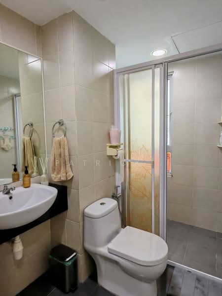 Kondominium untuk Dijual di The Peak Residences - Patrick . - Bathroom - PropertyGuru.com.my
