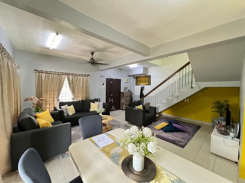 Rumah Teres 2 Tingkat untuk Dijual di U5, Taman Subang Bestari (Shah Alam) - SITI KHAIRIYAH JAAFAR - Living Room - PropertyGuru.com.my