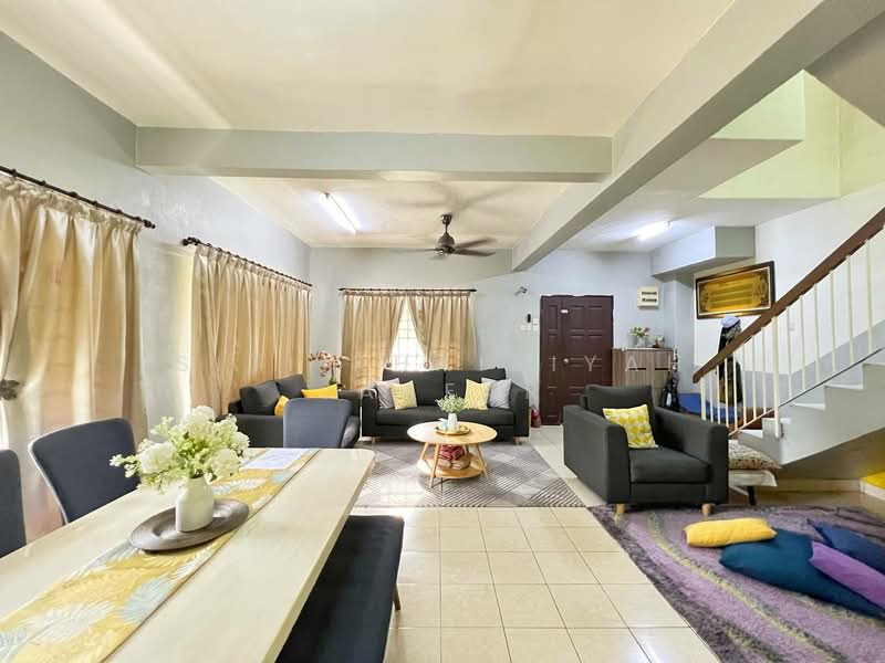 Rumah Teres 2 Tingkat untuk Dijual di U5, Taman Subang Bestari (Shah Alam) - SITI KHAIRIYAH JAAFAR - Living Room - PropertyGuru.com.my