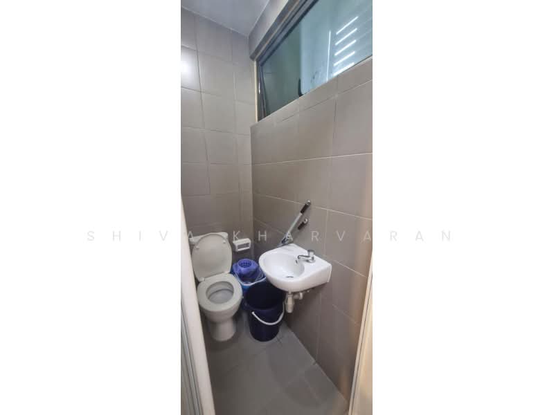 Servis Apartment untuk Disewa di Setia SKY Residences - Shiva Kharvaran - Bathroom - PropertyGuru.com.my