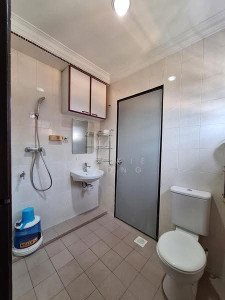 2-storey Terraced House for Rent in Taman Overseas Union (Taman Oug) (Jalan Klang Lama (Old Klang Road)) - Jackie Chong - Bathroom - PropertyGuru.com.my