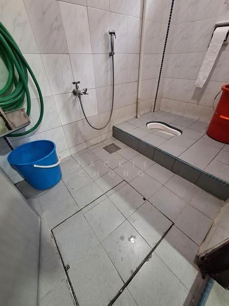 2-storey Terraced House for Rent in Taman Overseas Union (Taman Oug) (Jalan Klang Lama (Old Klang Road)) - Jackie Chong - Bathroom - PropertyGuru.com.my