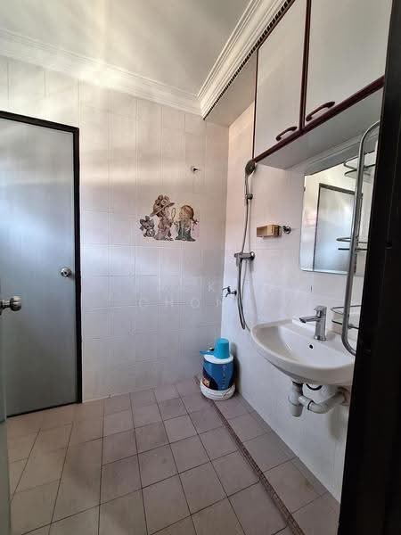 2-storey Terraced House for Rent in Taman Overseas Union (Taman Oug) (Jalan Klang Lama (Old Klang Road)) - Jackie Chong - Bathroom - PropertyGuru.com.my
