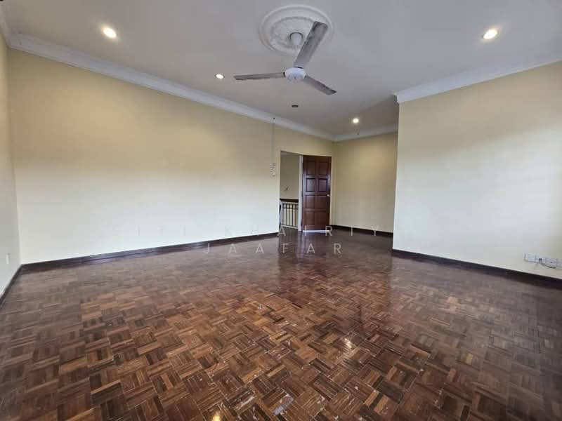 2-storey Terraced House for Sale in U5, Taman Subang Bestari (Shah Alam) - SITI KHAIRIYAH JAAFAR - Living Room - PropertyGuru.com.my