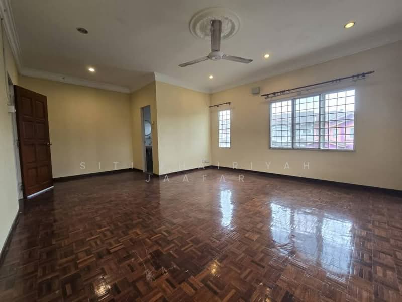 2-storey Terraced House for Sale in U5, Taman Subang Bestari (Shah Alam) - SITI KHAIRIYAH JAAFAR - Living Room - PropertyGuru.com.my