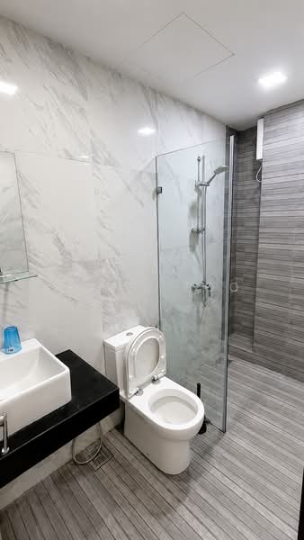 Servis Apartment untuk Dijual di Emporis - Angel Foo - Bathroom - PropertyGuru.com.my