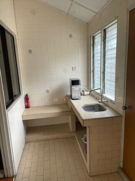 Rumah Teres untuk Dijual di Taman Mayang (Petaling Jaya) - Jeremy Wong - Kitchen - PropertyGuru.com.my