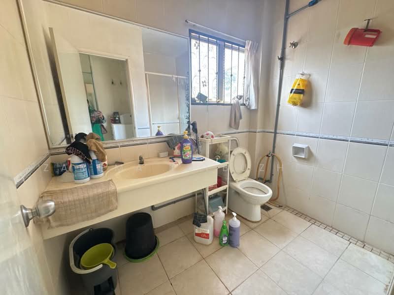 Rumah Teres 2 Tingkat untuk Dijual di Batu 9 (Cheras) - Zarema Kulbuzheva - Bathroom - PropertyGuru.com.my