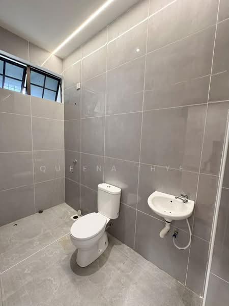 2-storey Terraced House for Sale in Taman Dato' Chellam (Ulu Tiram) - Queena Thye - Bathroom - PropertyGuru.com.my