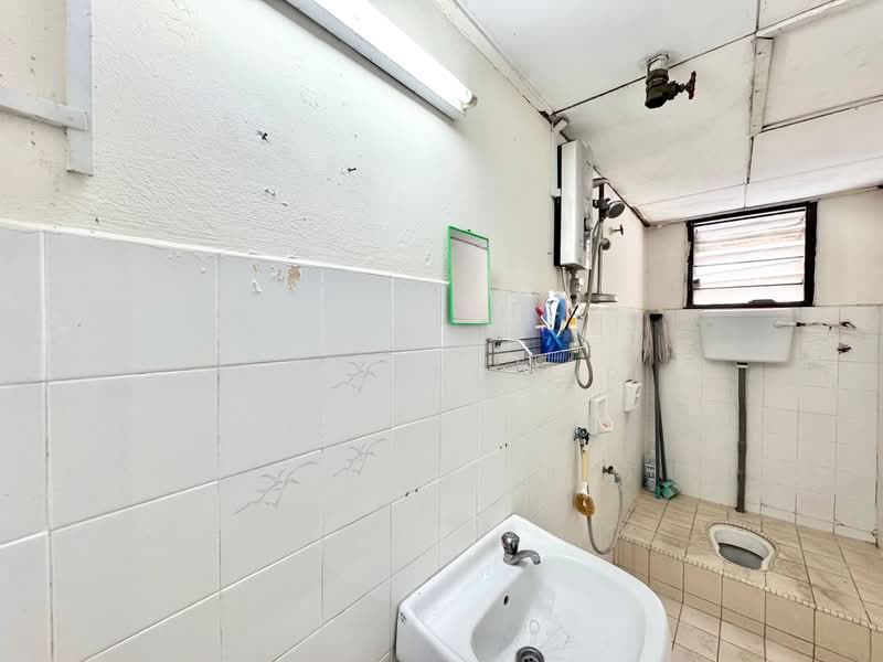 Apartment for Sale at Subang Perdana Goodyear Court 6 - Prem Kumar - Bathroom - PropertyGuru.com.my