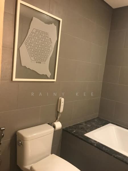 Servis Apartment untuk Dijual di Fraser Residence (188 Suites) - Rainy Kee - Bathroom - PropertyGuru.com.my