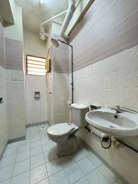 Condominium for Sale at Bayu Tasik 1 - Zarema Kulbuzheva - Bathroom - PropertyGuru.com.my