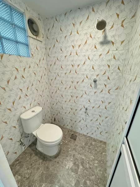Rumah Teres 3 Tingkat untuk Disewa di Taman Daya (Kepong) - Kian Boon Chee - Bathroom - PropertyGuru.com.my