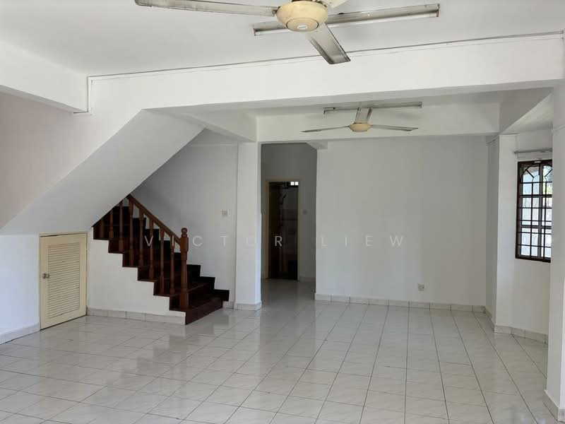Rumah Teres 2 Tingkat untuk Dijual di Seksyen 8 (Kota Damansara) - Victor Liew - Living Room - PropertyGuru.com.my