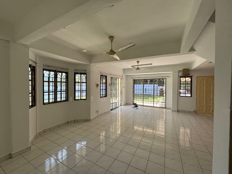 Rumah Teres 2 Tingkat untuk Dijual di Seksyen 8 (Kota Damansara) - Victor Liew - Living Room - PropertyGuru.com.my