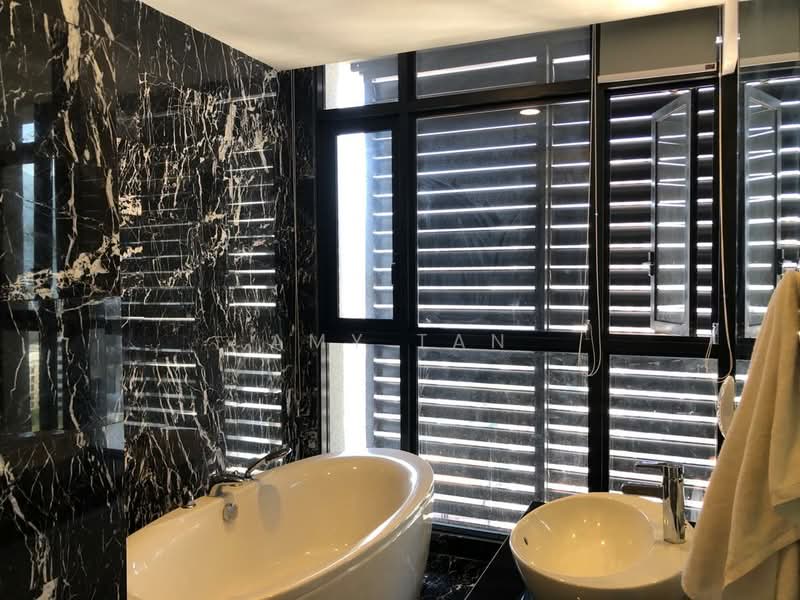 Kondominium untuk Dijual di Setia V Residences - Amy Tan - Bathroom - PropertyGuru.com.my