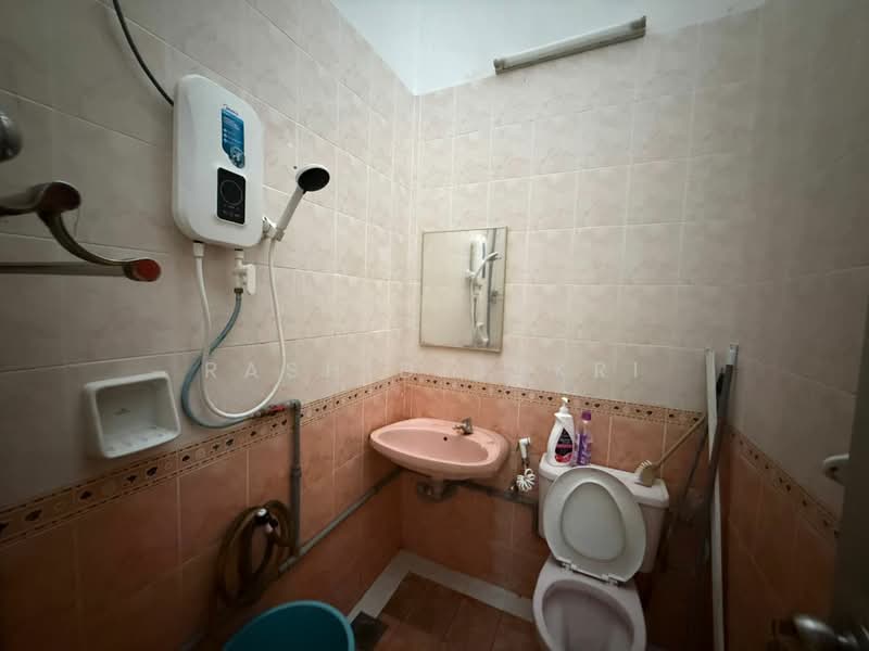 Rumah Teres 1 Tingkat untuk Dijual di Taman Danau Kota (Setapak) - Rashid Sukri - Bathroom - PropertyGuru.com.my