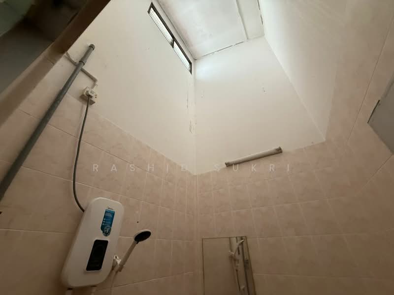 Rumah Teres 1 Tingkat untuk Dijual di Taman Danau Kota (Setapak) - Rashid Sukri - Bathroom - PropertyGuru.com.my
