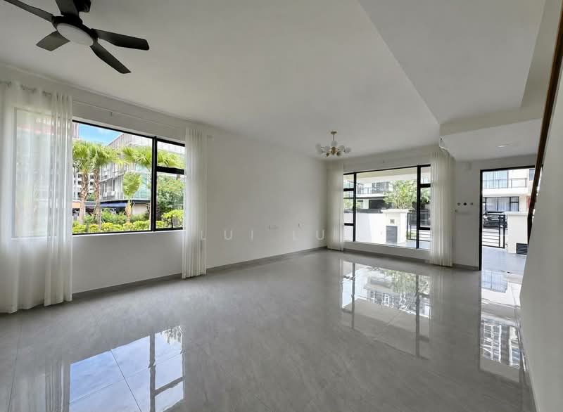 Rumah Teres 2 Tingkat untuk Disewa di Taman Damansara Aliff (Tampoi) - Lui Lui - Living Room - PropertyGuru.com.my
