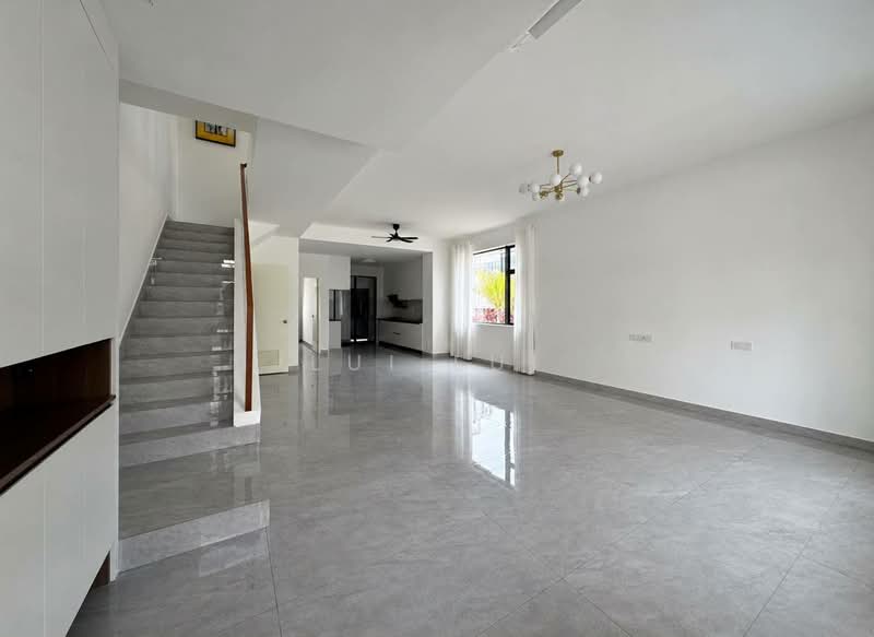 Rumah Teres 2 Tingkat untuk Disewa di Taman Damansara Aliff (Tampoi) - Lui Lui - Living Room - PropertyGuru.com.my