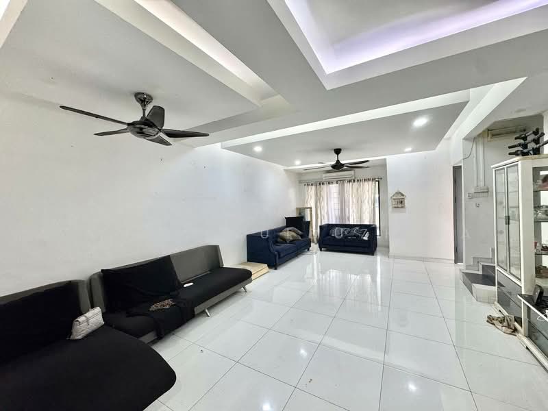 Rumah Teres 2 Tingkat untuk Dijual di Taman Pendamar Indah 2 (Klang) - Zarema Kulbuzheva - Living Room - PropertyGuru.com.my