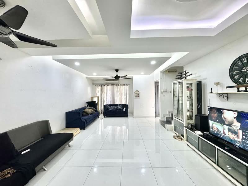 Rumah Teres 2 Tingkat untuk Dijual di Taman Pendamar Indah 2 (Klang) - Zarema Kulbuzheva - Living Room - PropertyGuru.com.my