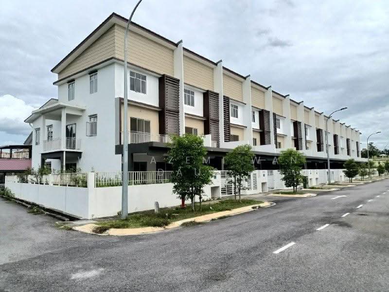 Rumah Teres 3-Tingkat untuk Dijual di Rawang (Selangor) - Wan Azemi Wan Daud - Exterior - PropertyGuru.com.my