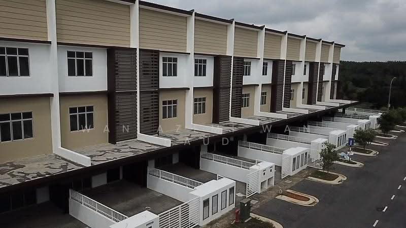 Rumah Teres 3-Tingkat untuk Dijual di Rawang (Selangor) - Wan Azemi Wan Daud - Exterior - PropertyGuru.com.my
