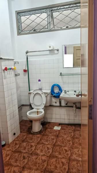 Rumah Teres 2 Tingkat untuk Dijual di Taman Pelangi (Johor Bahru) - U Hon Kun - Bathroom - PropertyGuru.com.my