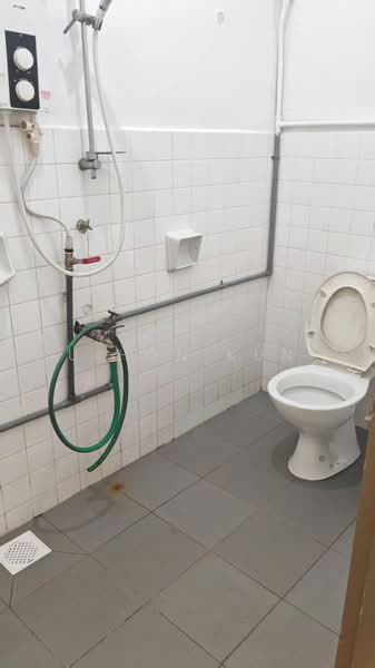 Rumah Teres 2 Tingkat untuk Dijual di Taman Pelangi (Johor Bahru) - U Hon Kun - Bathroom - PropertyGuru.com.my